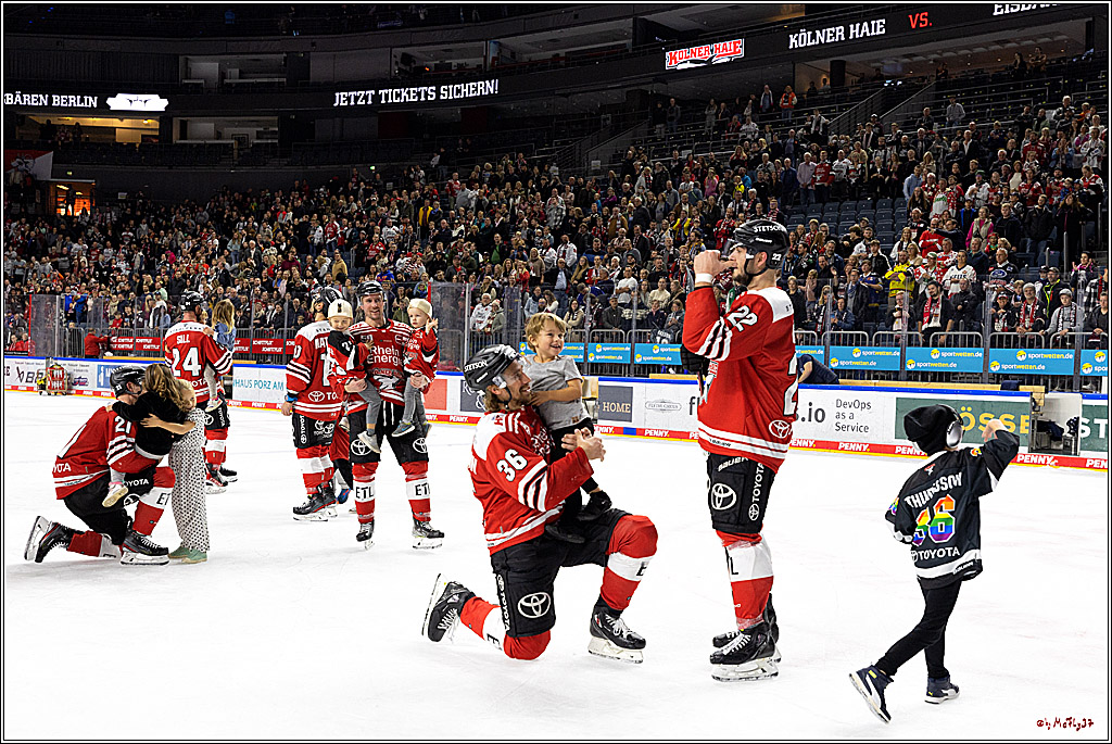 PENNY DEL;  Kölner Haie - Straubing Tigers; Köln, 09.10.2022